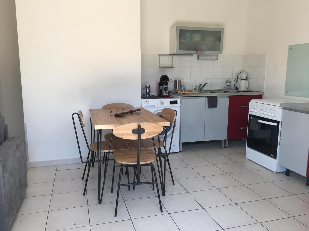 De La Clape A La Mer Mon Petit Pavillon Labellise - F2- Piscine Commune - Wifi Gratuit- Parking Prive - Arrivee Autonome - 800 M Plage - Grande Terrasse Abritee Vent - Saint-Pierre-la-Mer  Buitenkant foto
